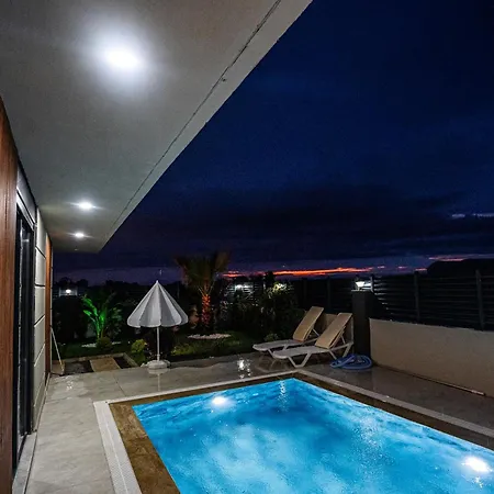 Seven Luxury Hotel