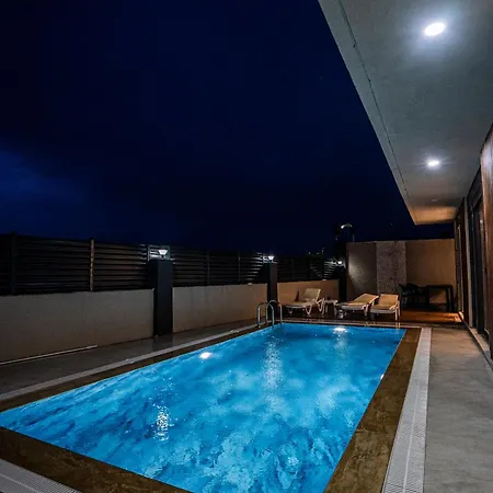 Seven Luxury