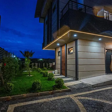 Seven Luxury Hotel