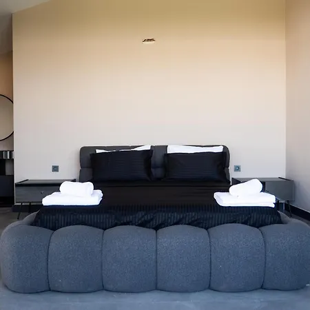 Seven Luxury Hotel