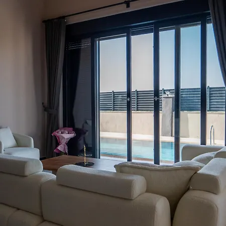 Seven Luxury Hotel