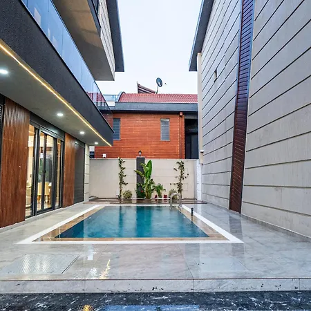 Seven Luxury Hotel