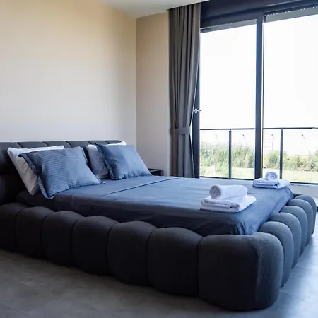 Seven Luxury Hotel *